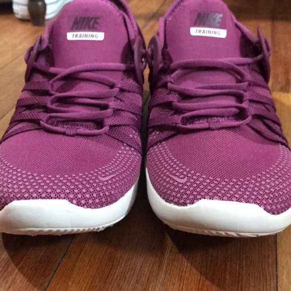 NWOT Nike Women's TR 7 Training Shoes Berry - Picture 3 of 7